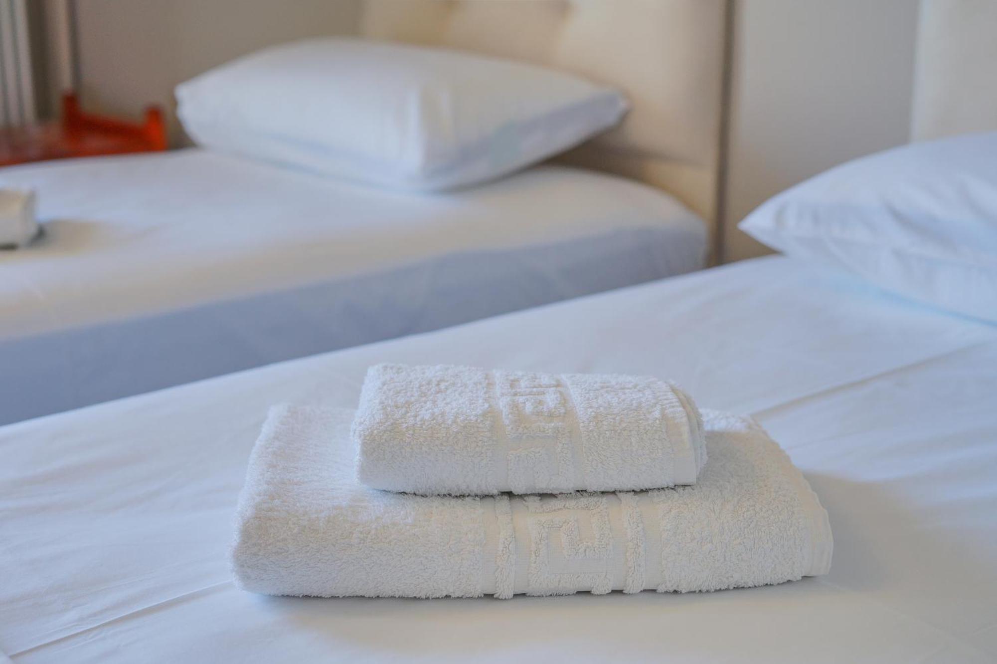 Hotel Korfos - Ξενοδοχείο Κόρφος Renovated Bagian luar foto