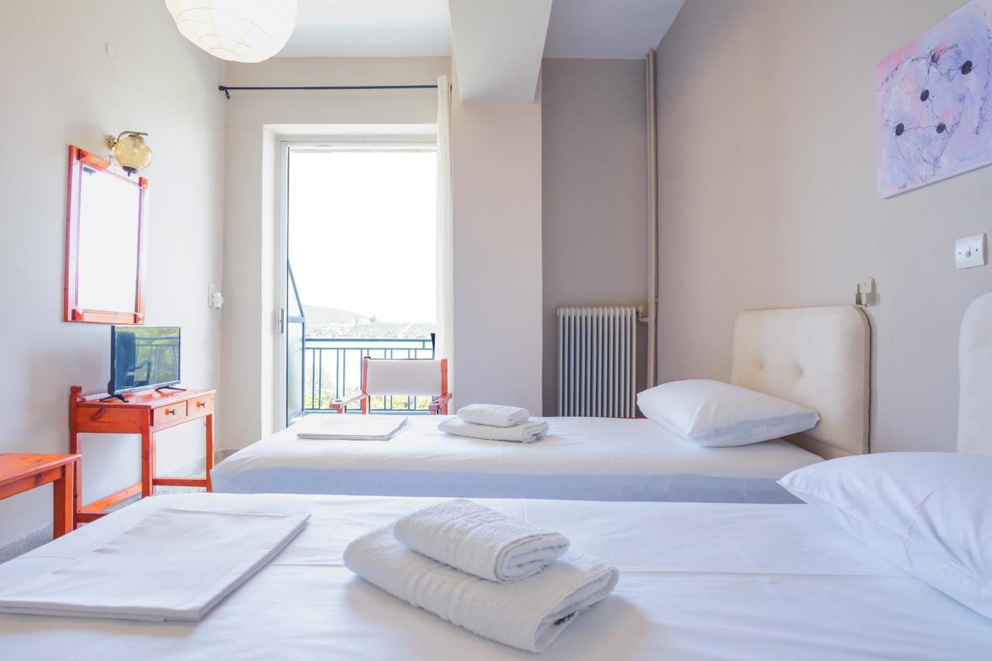 Hotel Korfos - Ξενοδοχείο Κόρφος Renovated Bagian luar foto