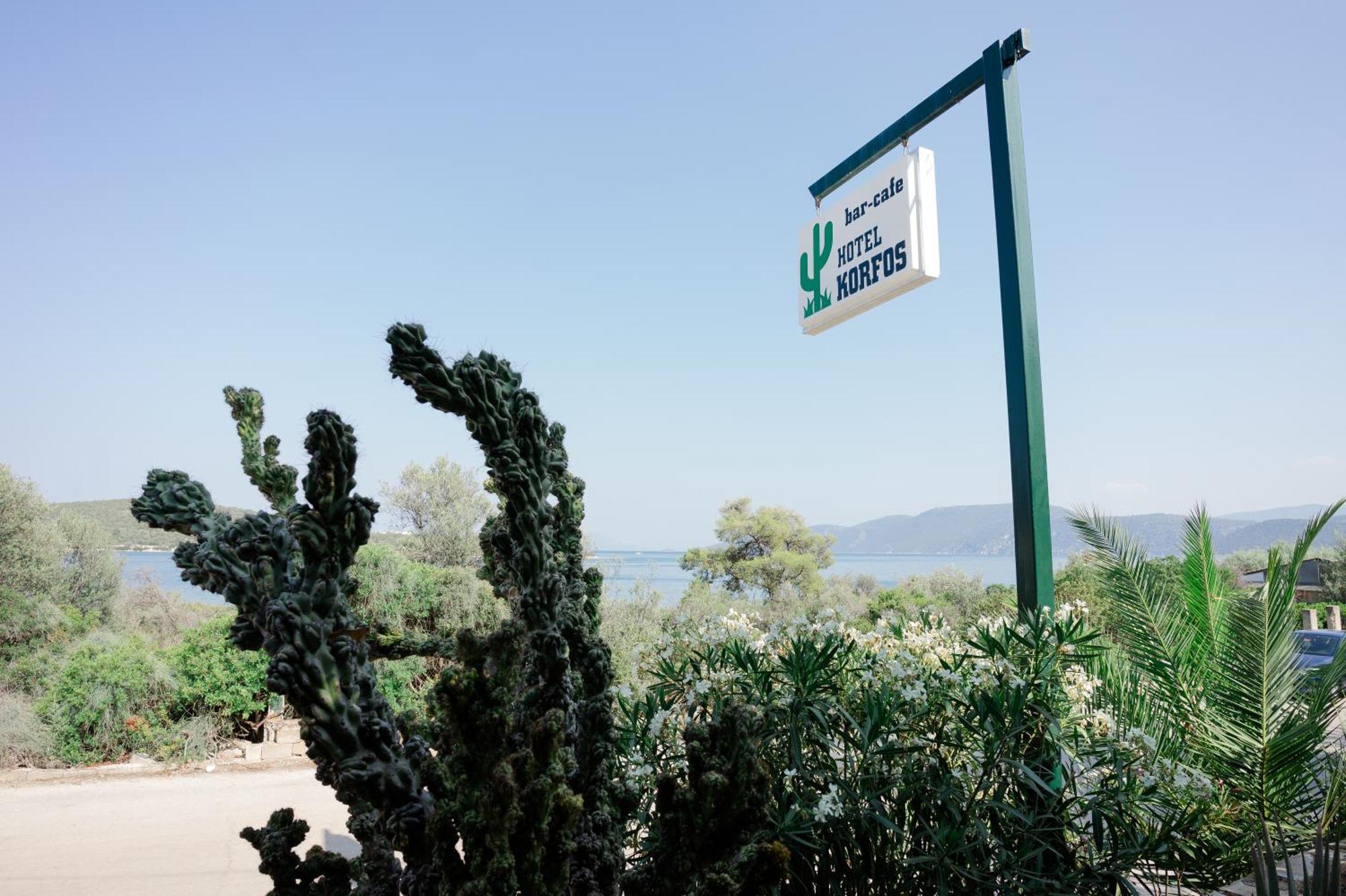 Hotel Korfos - Ξενοδοχείο Κόρφος Renovated Bagian luar foto