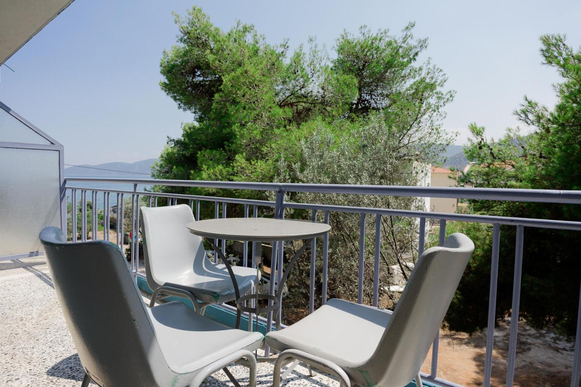 Hotel Korfos - Ξενοδοχείο Κόρφος Renovated Bagian luar foto
