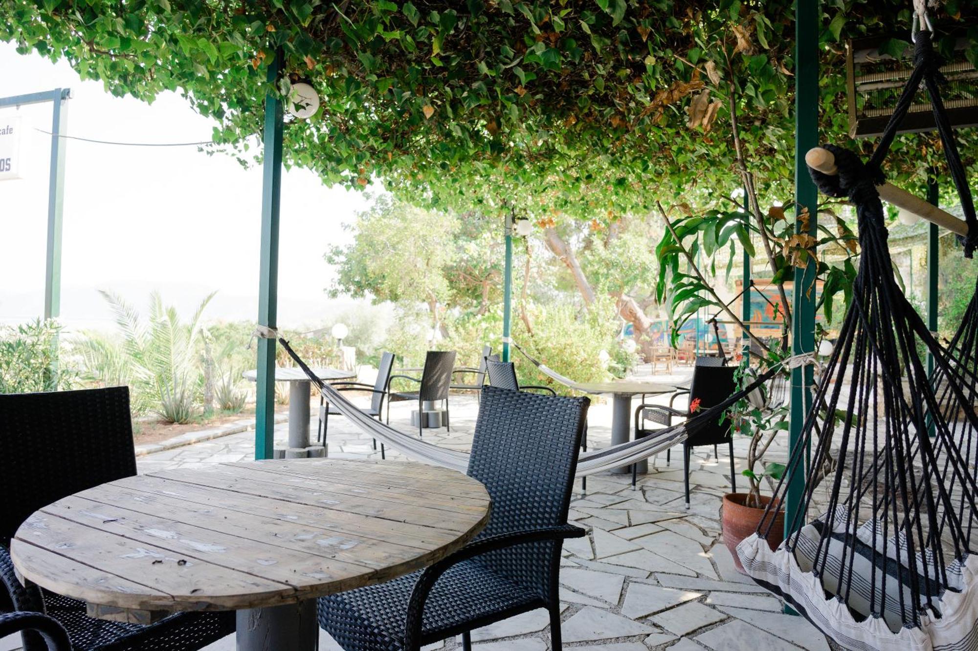 Hotel Korfos - Ξενοδοχείο Κόρφος Renovated Bagian luar foto