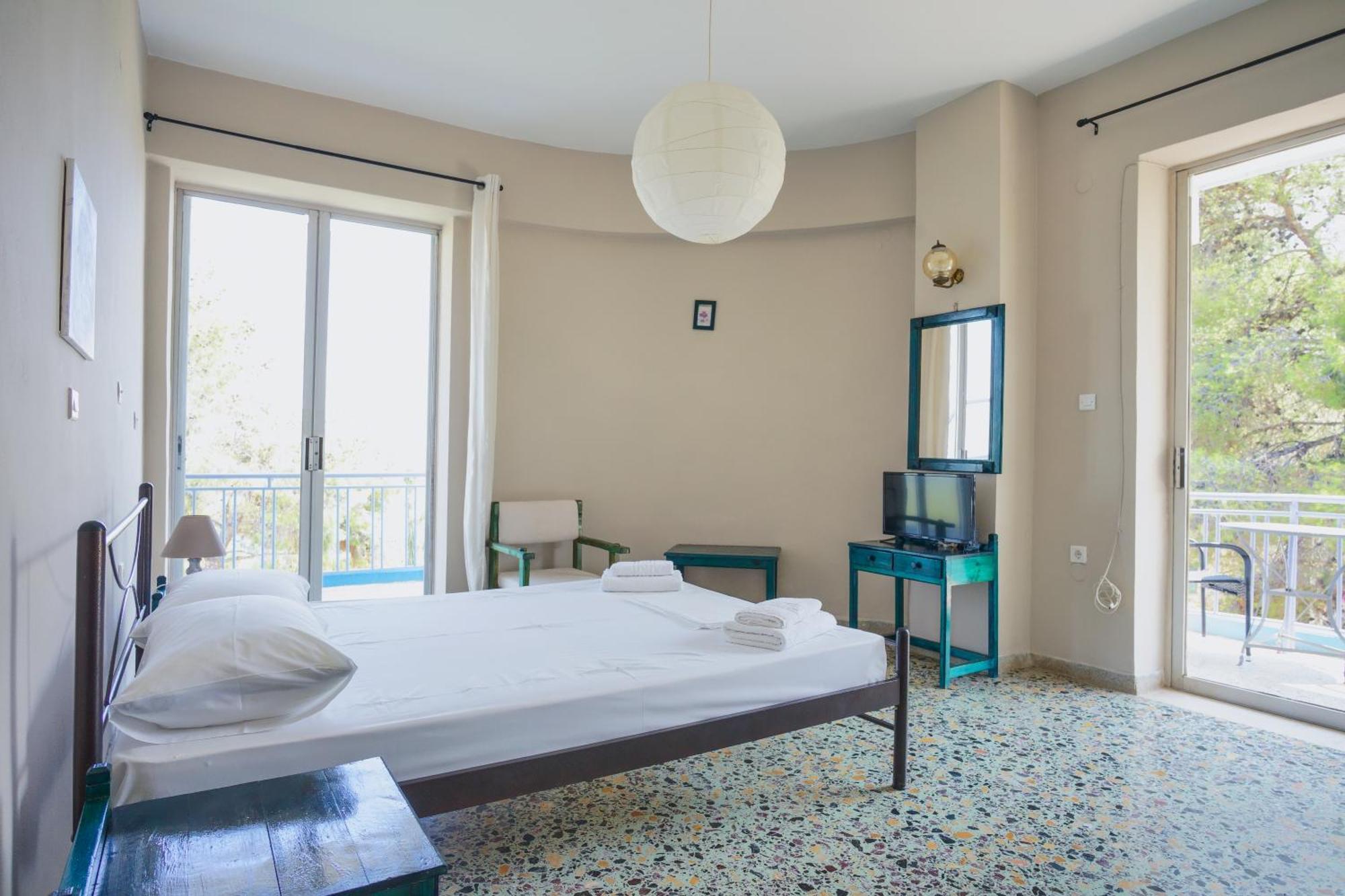 Hotel Korfos - Ξενοδοχείο Κόρφος Renovated Bagian luar foto